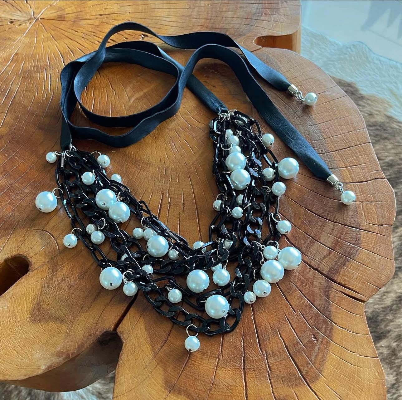 Collar Negro Elegante Piedras