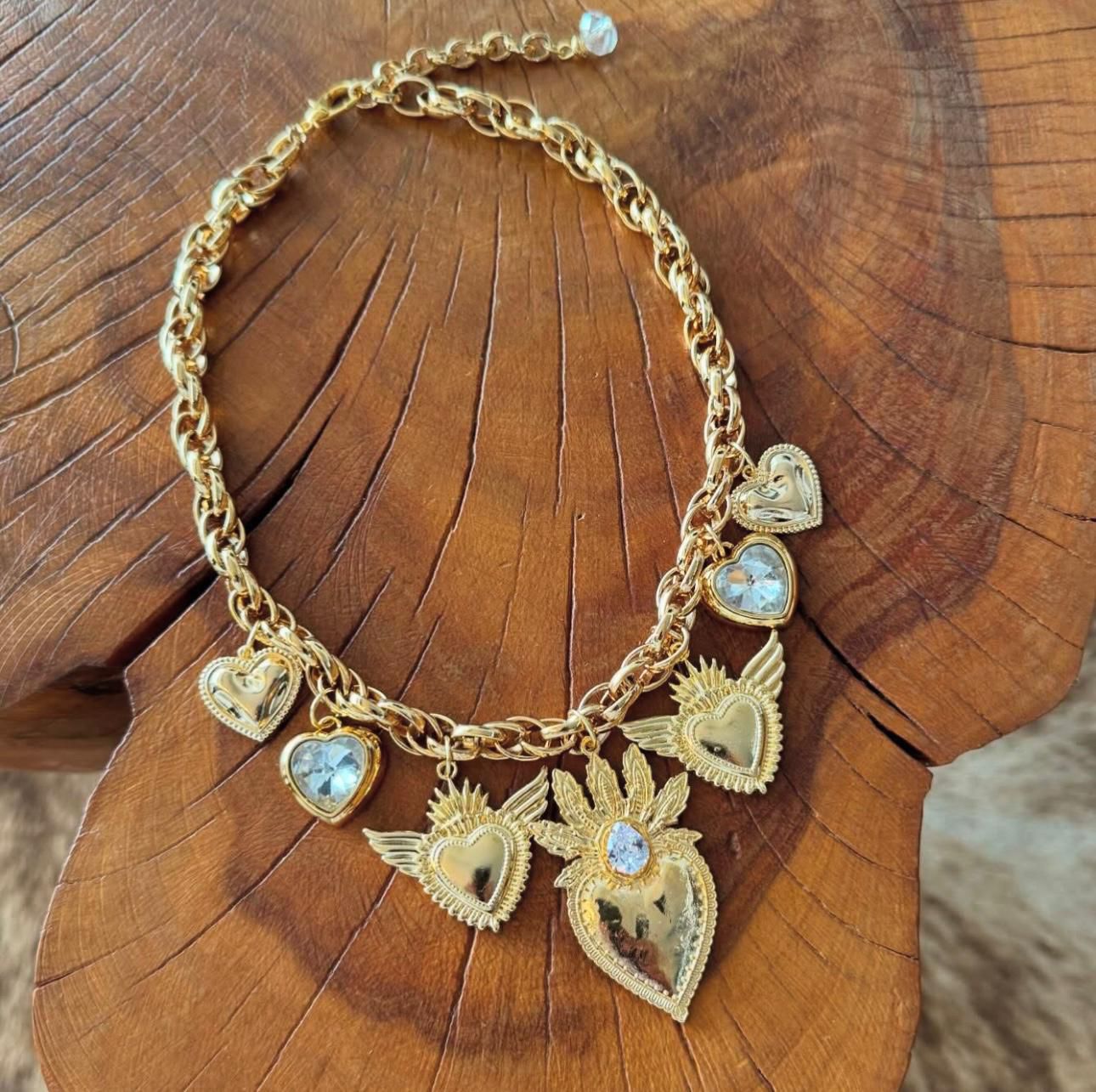 Collar Dorado Elegante Corazónes