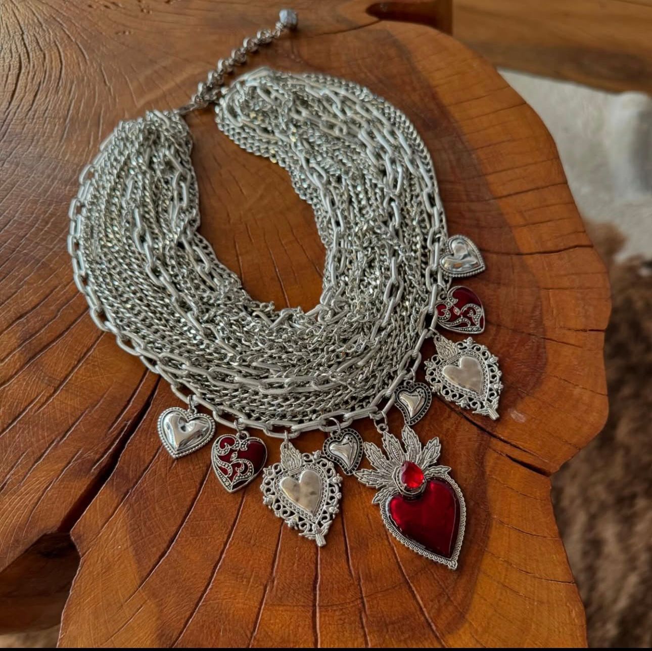Collar Plateado Maxi Corazón Rojo