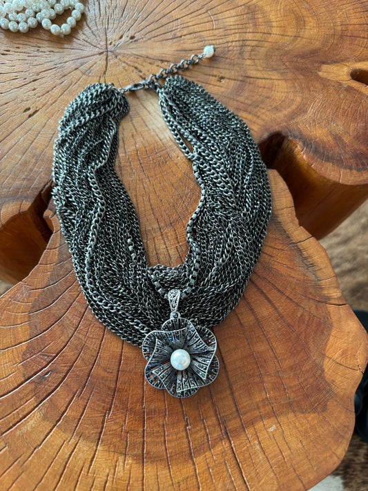 Collar Elegante Negro Piedra Central